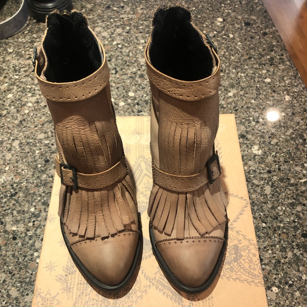 Free People taupe ankle boot